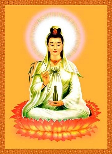 Tranh thêu Phật Bà Quan Thế Âm Bồ Tát: ”Một bức tranh thêu đầy màu sắc của Phật Bà Quan Thế Âm Bồ Tát sẽ mang lại cho bạn một hiểu biết rõ hơn về tinh thần của Phật. Tâm linh, sự yên bình và tình người được truyền tải thông qua bức tranh thêu đầy sáng tạo này.\